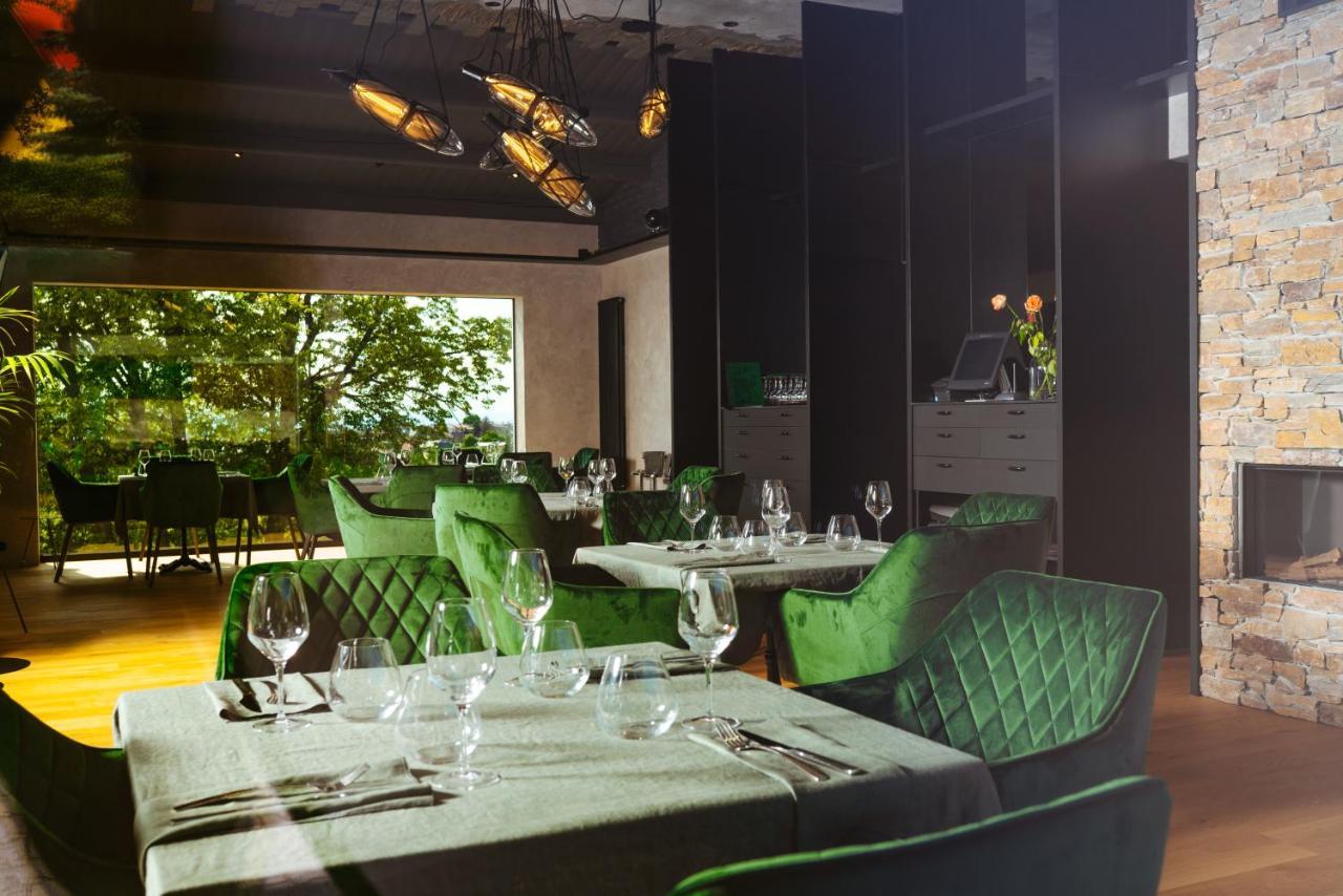 Restaurant & Pension U Hradu Sternberk Exterior photo